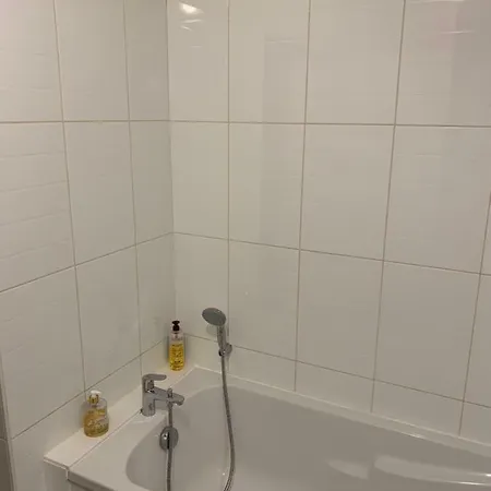 De 100m² Bien Situe Lägenhet *