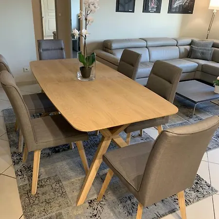 De 100m² Bien Situe Lägenhet