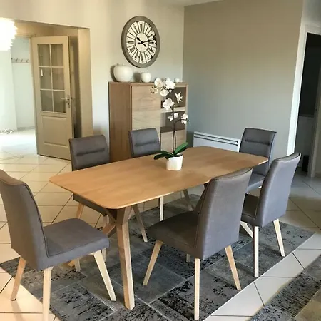 De 100m² Bien Situe Lägenhet *